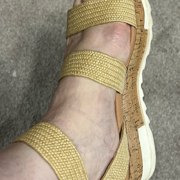 Women’s Steve Madden ankle wrap platform sandal - Picture 6 of 6